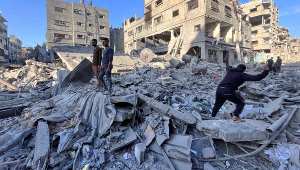 EDITORS NOTE: Graphic content / People check the rubble of a building hit in an overnight Israeli strike in Beit Lahya in the northern Gaza Strip on November 17, 2024. Since October 6, the Israeli military has mounted a sweeping air and land assault on northern Gaza, initially focused on the Jabalia area, describing it as an operation aimed at preventing Hamas militants from regrouping. (Photo by AFP)